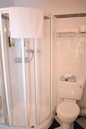 Comfort Villa, 2 Bedrooms | Bathroom shower - East Clare Golf Village by Legenda Tours (Bodyke)
