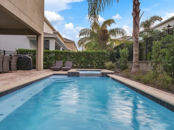 A heated pool, pool loungers - 6 Bedrooms / 6.5 Bathrooms / Encore (410 LD) (Kissimmee)