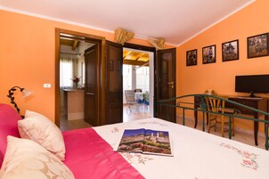 Minibar, desk, soundproofing, free WiFi