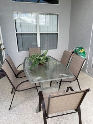 Outdoor dining - Grand Luxury 4BR Pool Home near Disney Parks (Davenport)