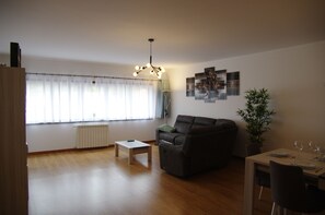 Smart TV, video games, DVD player, books - Ultra complete house with garden and barbecue, garage - 6 km from the beaches (Lourinhã)