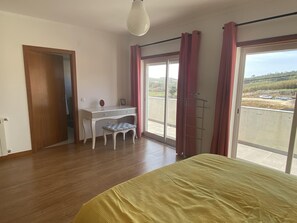 3 bedrooms, desk, iron/ironing board, cribs/infant beds