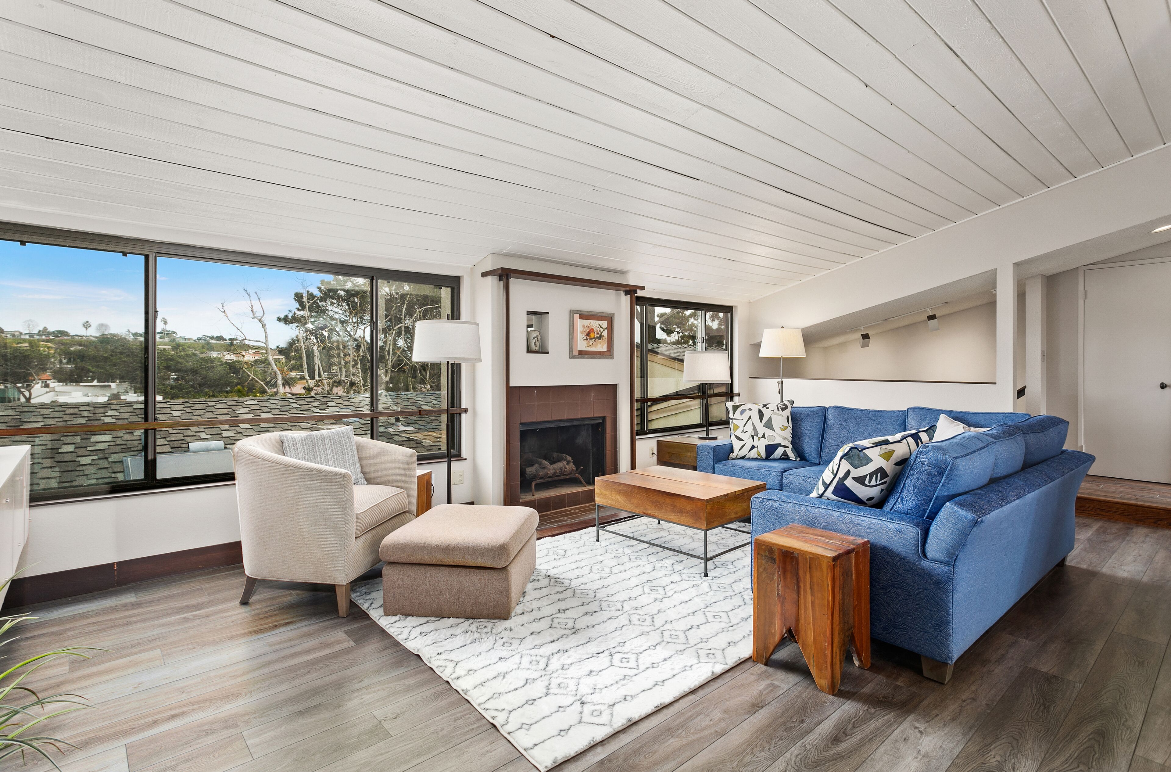 Home Stretch Spacious Family Townhome near Pool, Beach, Del Mar Race Track