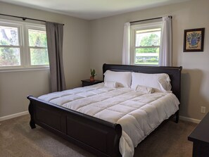 4 bedrooms, iron/ironing board, free WiFi, bed sheets