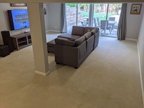 Smart TV, video library, stereo
