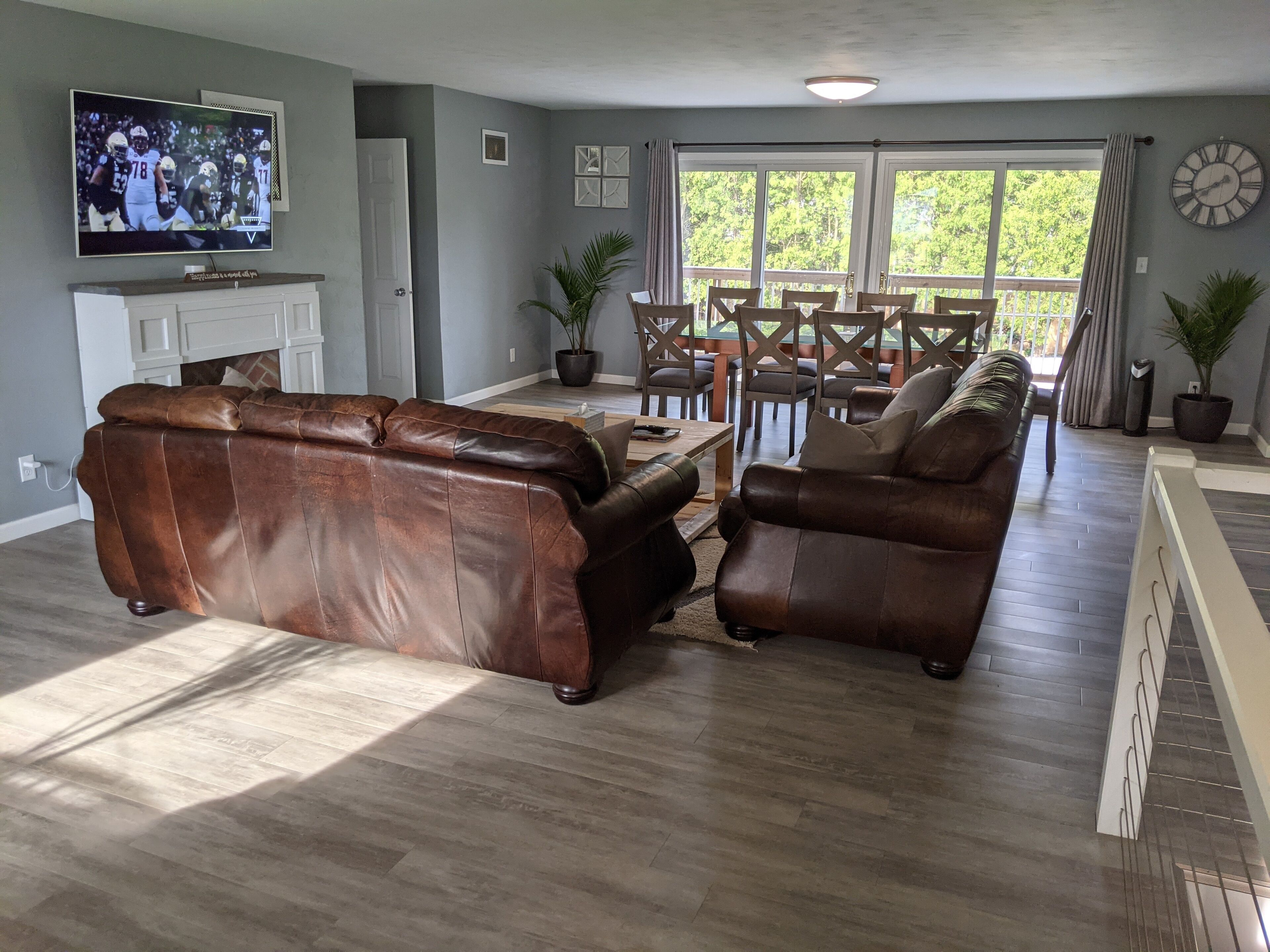 SPACIOUS Renovated Home 2 Miles From ND Campus w/ OUTDOOR TV! 600+MBPS Internet