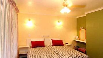 Deluxe Room | 1 bedroom, individually decorated, individually furnished, bed sheets