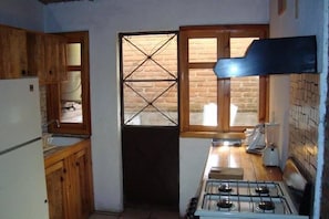 Cabane Confort, 1 chambre | Coin cuisine privé | Réfrigérateur, four, cafetiÚre/bouilloire