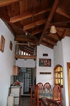 Cabane, 2 chambres, coin cuisine | Cuisine privée | Réfrigérateur, four, cafetiÚre/bouilloire