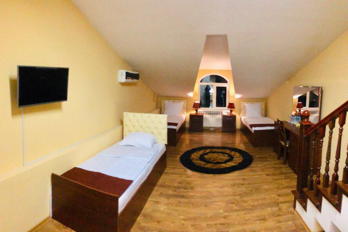 In-room safe, desk, iron/ironing board, free WiFi