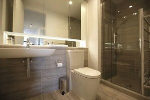 Shower, hair dryer - Sophisticated 2BD Apartment in  Heart of Ponsonby (Auckland)