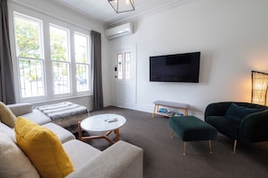 TV, Netflix, streaming services - Light-filled Renovated Villa, Walk to Ponsonby Rd (Auckland)