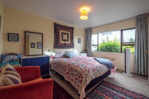 1 dormitorio, tabla de planchar con plancha, Internet y ropa de cama