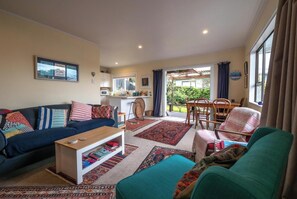 TV - Travellers Retreat 1 BDR Central Auckland (Auckland)