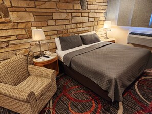 Honeymoon Suite (Not Pet Friendly) | Free WiFi, bed sheets, wheelchair access - Jefferson Hills Motel (Clairton)