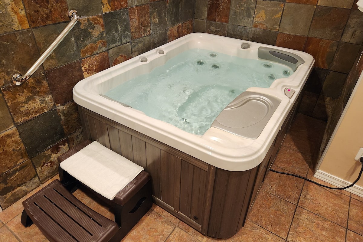Private spa tub