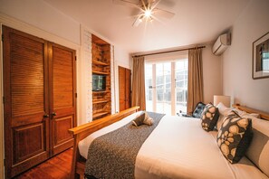 3 bedrooms, iron/ironing board, travel crib, internet - Freeman's Bay 3BR Stylist Villa (Auckland)