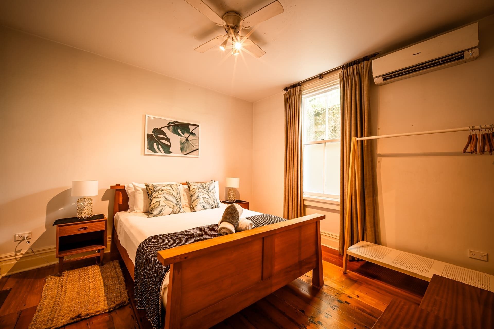 3 bedrooms, iron/ironing board, internet, bed sheets