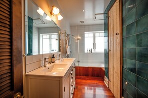 Badewanne, Haartrockner