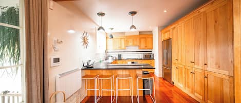 Fridge, microwave, oven, dishwasher