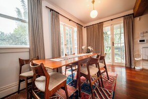 Dining - Freeman's Bay 3BR Stylist Villa (Auckland)