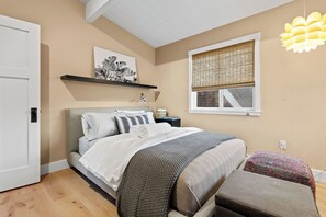 4 bedrooms, internet, bed sheets