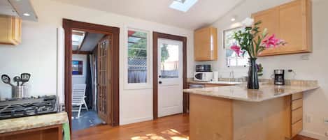 Ferienhaus | Eigene Küche | Großer Kühlschrank, Mikrowelle, Ofen, Herdplatte