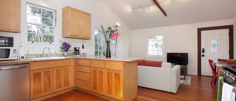 Cottage | Private kitchen | Full-sized fridge, microwave, oven, stovetop