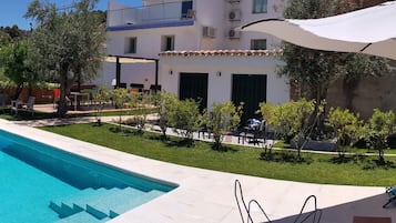 En sÀsongsöppen utomhuspool