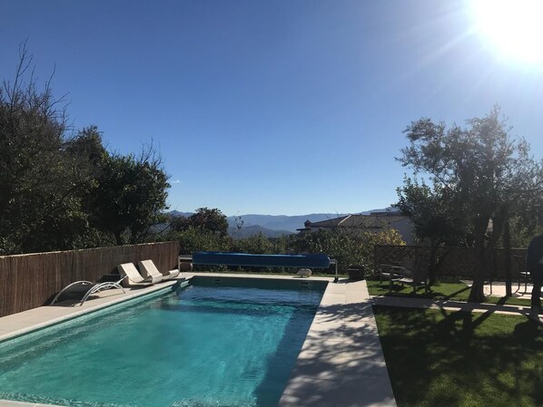 Piscine extérieure (ouverte en saison)