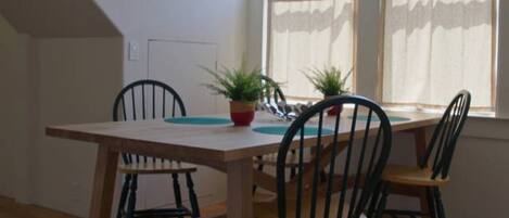 Ferienhaus | Essbereich im Zimmer