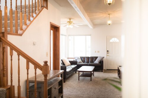 Large House on a Hill- 15 Min Walk 2 Bart