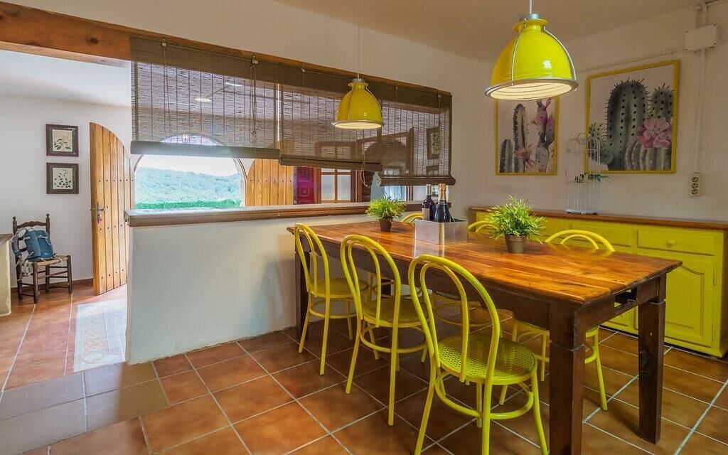 Splendid Sanctuary w/ private pool 15km to Sitges!