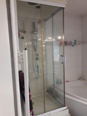 Single Room, Shared Bathroom | Bathroom shower - Aux Deux Lots (Sorbiers)