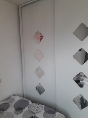 Single Room, Shared Bathroom | Desk, soundproofing, iron/ironing board, free WiFi - Aux Deux Lots (Sorbiers)