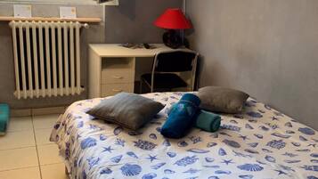 Bureau, chambres insonorisées, fer et planche à repasser, Wi-Fi gratuit