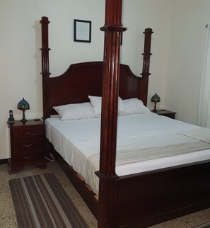 2 habitaciones, tabla de planchar con plancha, wifi y ropa de cama 