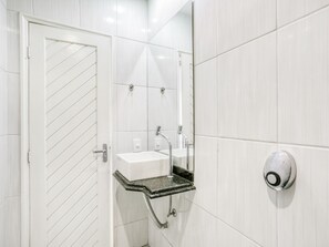 Artículos de tocador gratuitos, toallas, jabón, shampoo