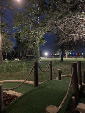 Property grounds - Gîtes in the vineyards, park, swimming pool, playground, pétanque court, spa .. (Tulette)