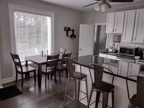 ★ 3 min Kellogg Parkiin ★ 1BR ★ Plymouth ★ Pysäköinti ★ W / D ★