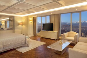 Caja de seguridad en la habitación y escritorio 