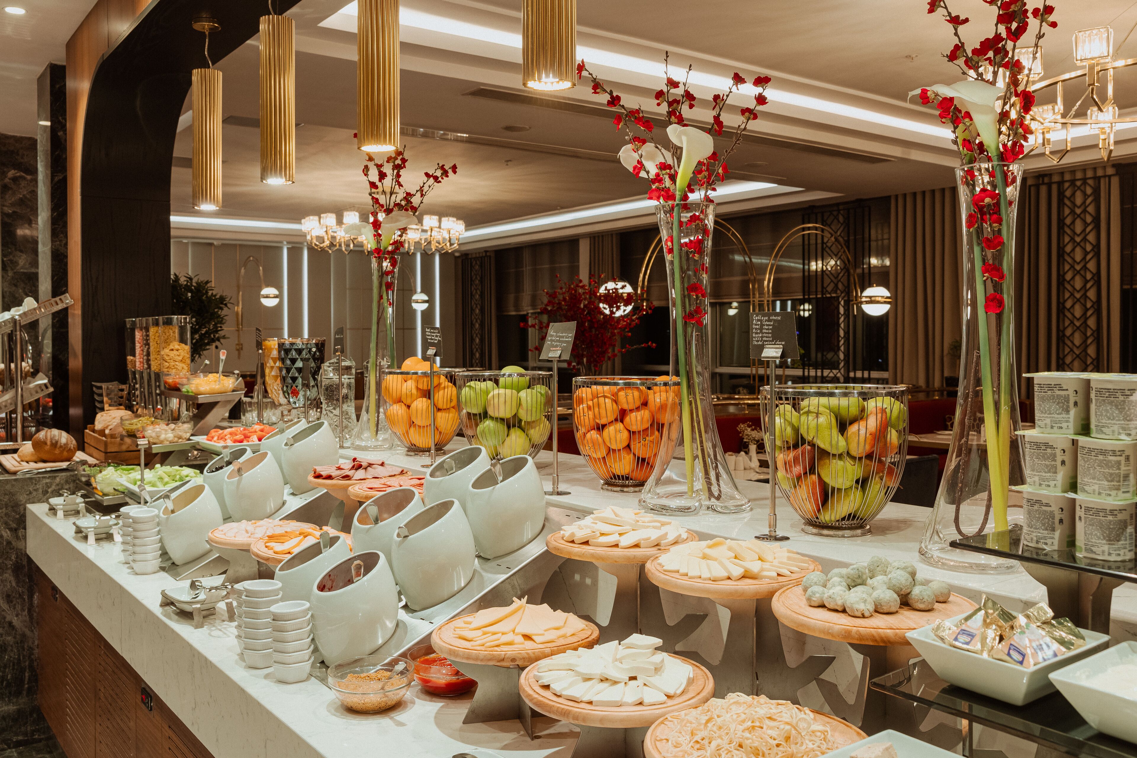 Desayuno continental (USD 23 por persona) 