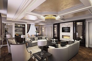 客房内保险箱、办公桌、笔记本电脑工作区、遮光窗帘