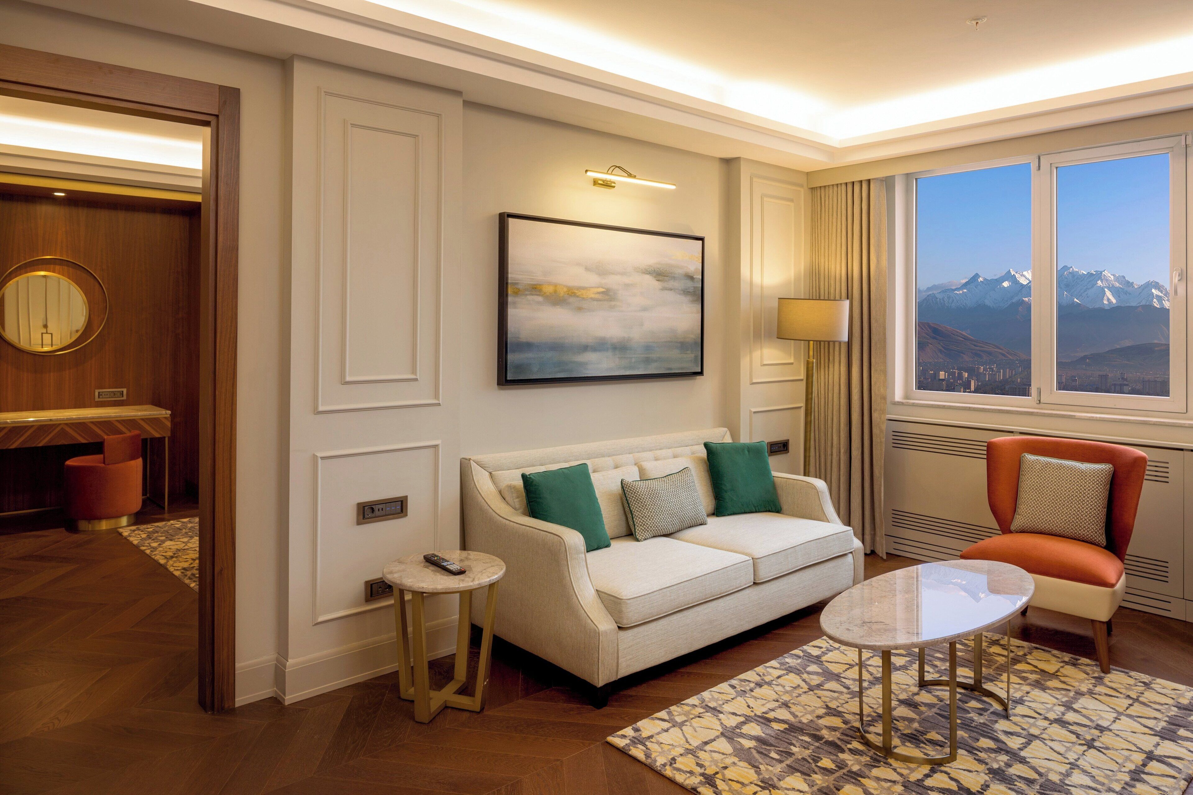 Executive suite, 1 kingsize bed | Woonruimte | Een flatscreentelevisie