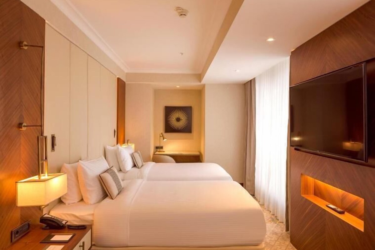 Deluxe Room, 2 Twin Beds | In-room safe, desk, laptop workspace, blackout drapes