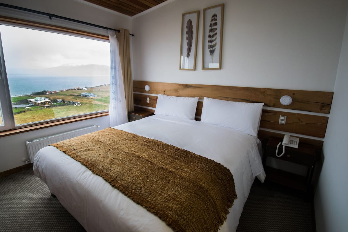 room, 1 queen bed | premium bedding, down duvets, pillow-top beds, in-room safe