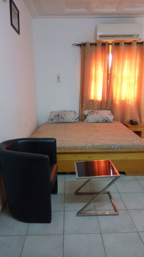 Chambre Standard | Rideaux occultants, fer et planche à repasser, Wi-Fi gratuit