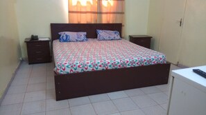 Classic-dobbeltværelse | Mørklægningsgardiner, strygejern/strygebræt, gratis Wi-Fi, sengetøj