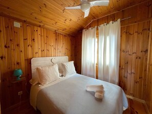 6 bedrooms, iron/ironing board, free WiFi, bed sheets