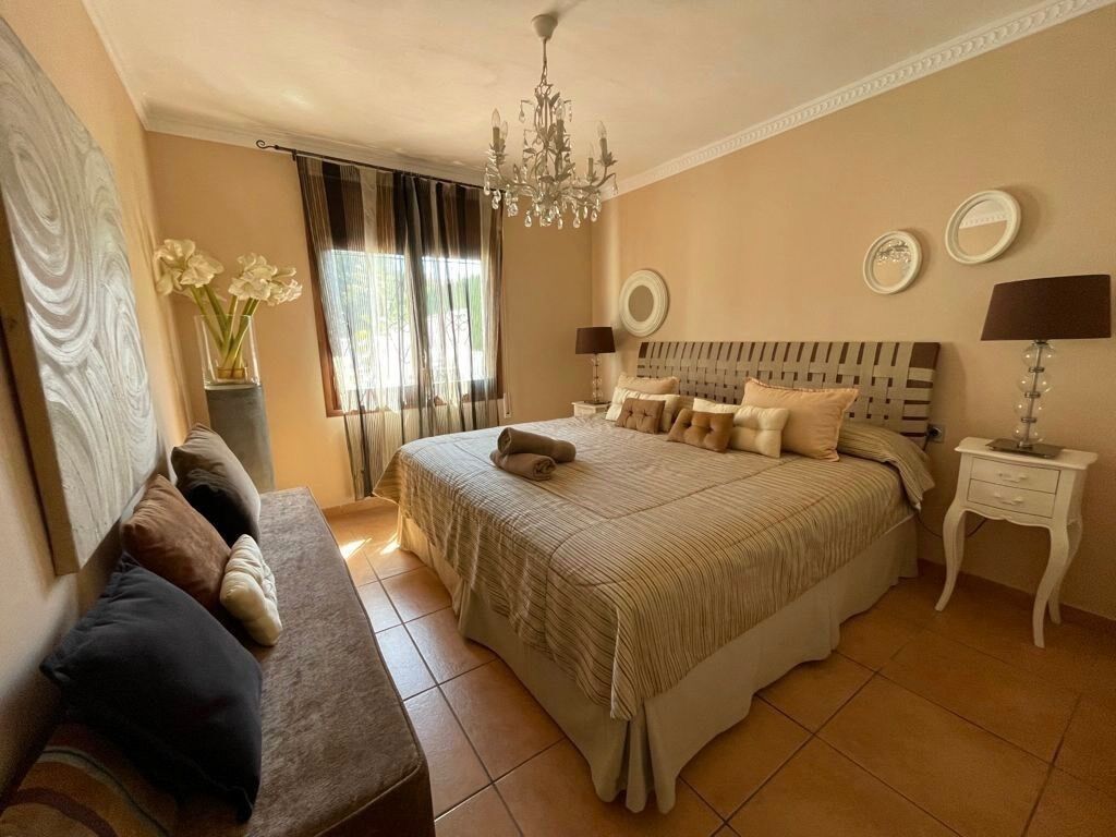 6 bedrooms, iron/ironing board, free WiFi, bed sheets